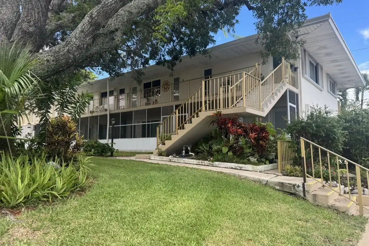 11 SW 4th Ave #1, Boca Raton: photo 1 of 18