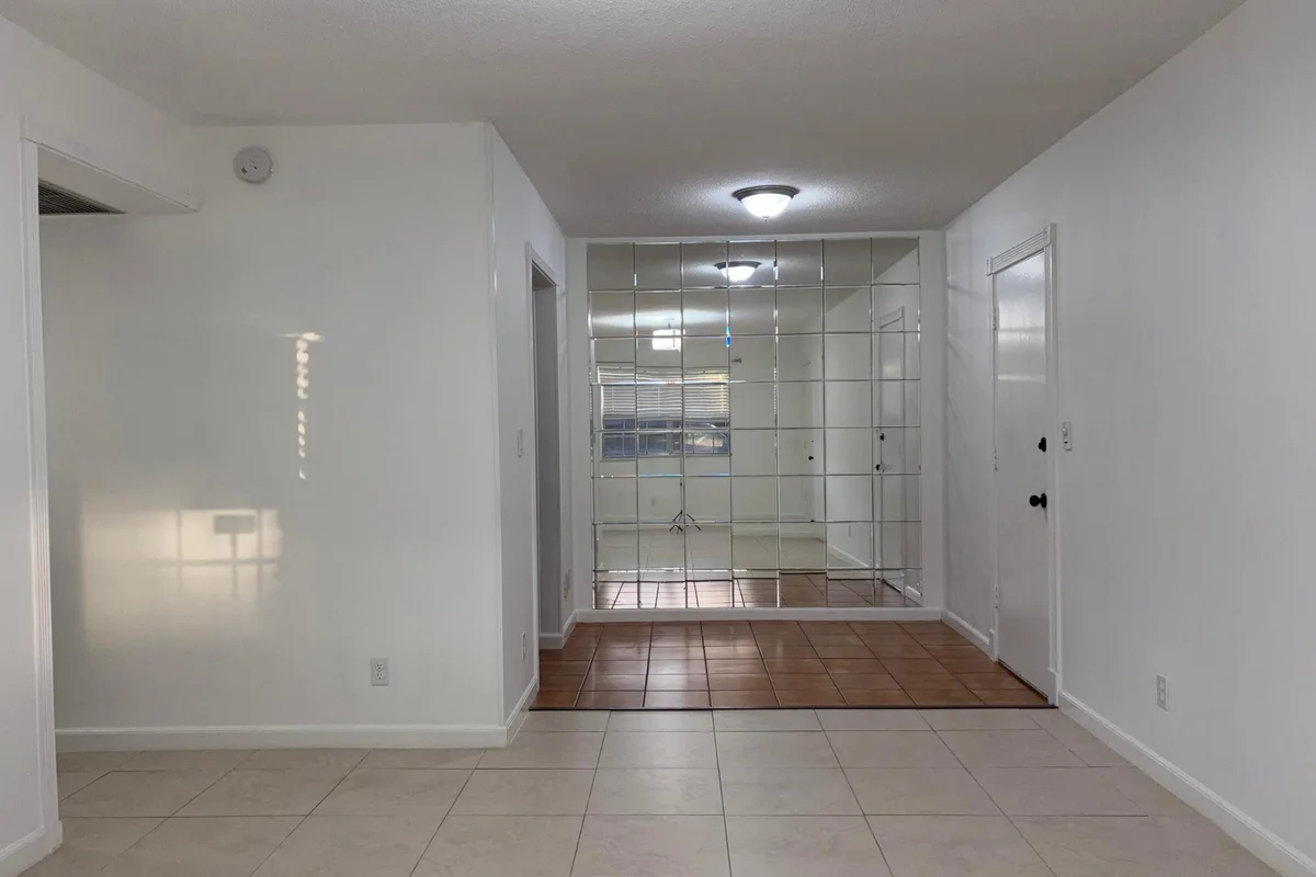 298 SW 6th St #109, Boca Raton: photo 1 of 23