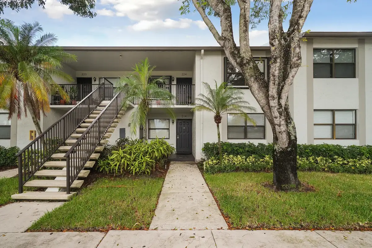 1284 S Military Trl #224, Deerfield Beach: photo 1 of 28