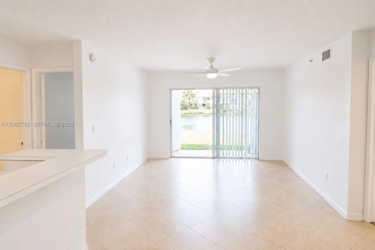 2600 S University Dr #110, Davie: photo 1 of 11