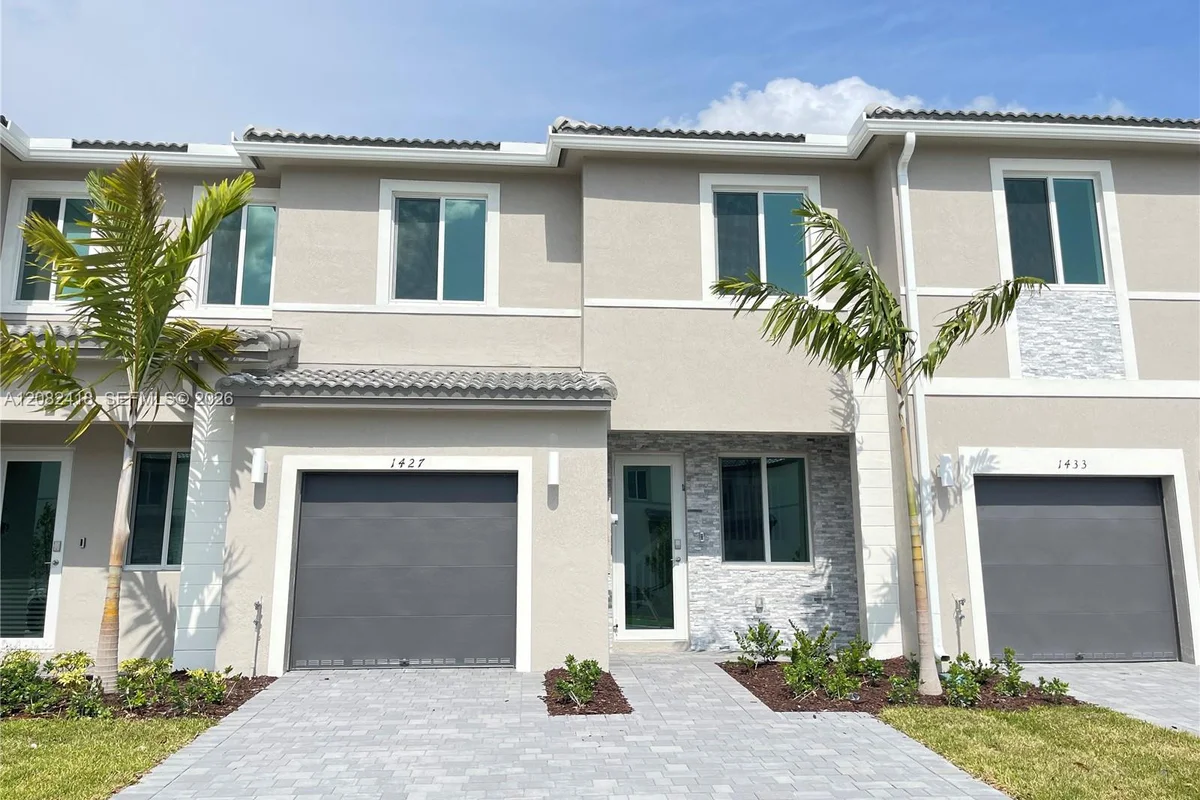 1427 SE 7th Ter, Homestead: photo 1 of 27