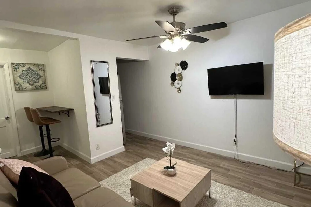 1505 NE 15th Ave #2, Fort Lauderdale: photo 1 of 11