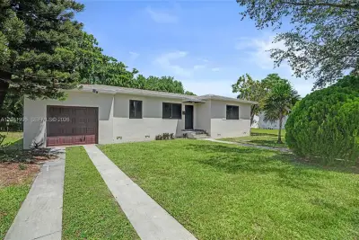555 NW 124th St, North Miami: photo 1 of 34
