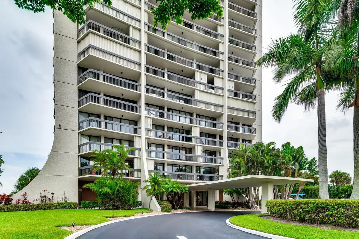 2000 Presidential Way #603, West Palm Beach: photo 1 of 33