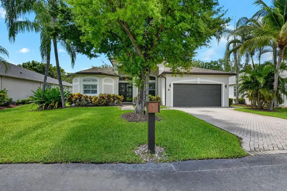 10 Lake Eden Dr, Boynton Beach: photo 1 of 55
