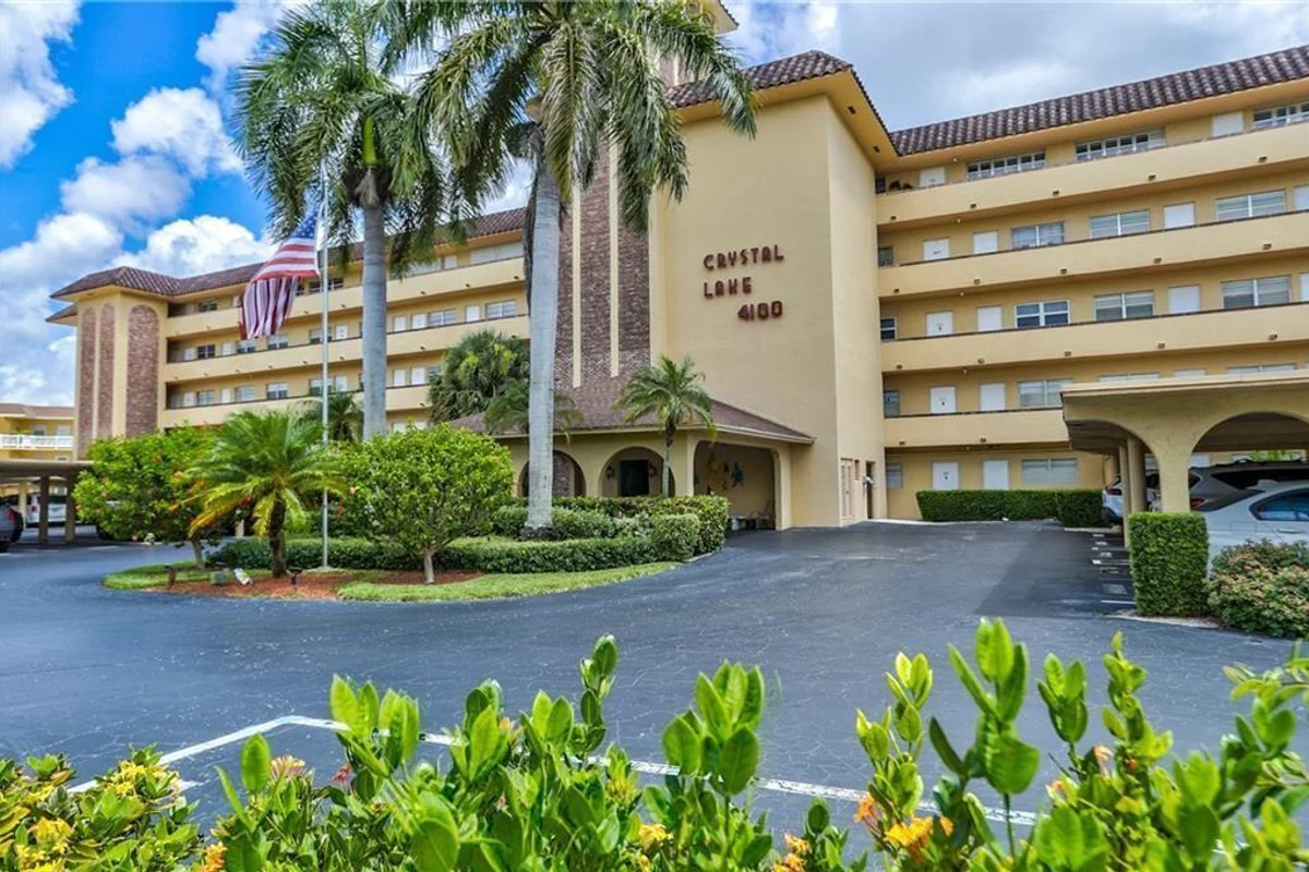 4100 Crystal Lake Dr #110, Deerfield Beach: photo 1 of 25