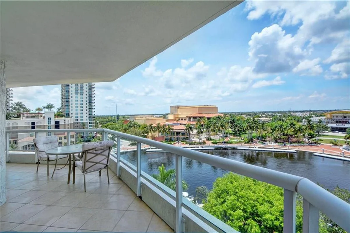 401 SW 4th Ave #808, Fort Lauderdale: photo 1 of 37