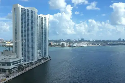 325 NE Biscayne Blvd #1923, Miami: photo 1 of 39