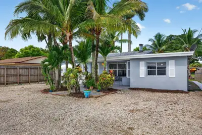1873 SW 28th Ter, Fort Lauderdale: photo 1 of 32