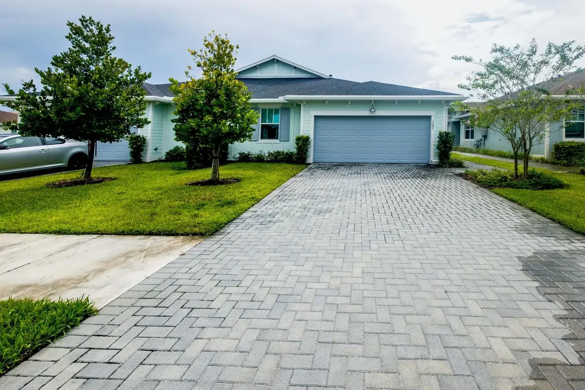 1381 Haywagon Trl, Loxahatchee: photo 1 of 32