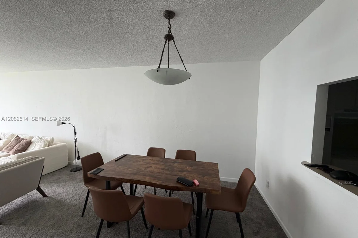 Condo in Sunny Isles Beach: photo 1 of 8