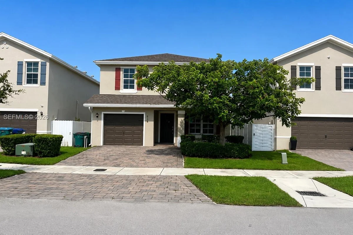 619 NE 4th St, Florida City: photo 1 of 18