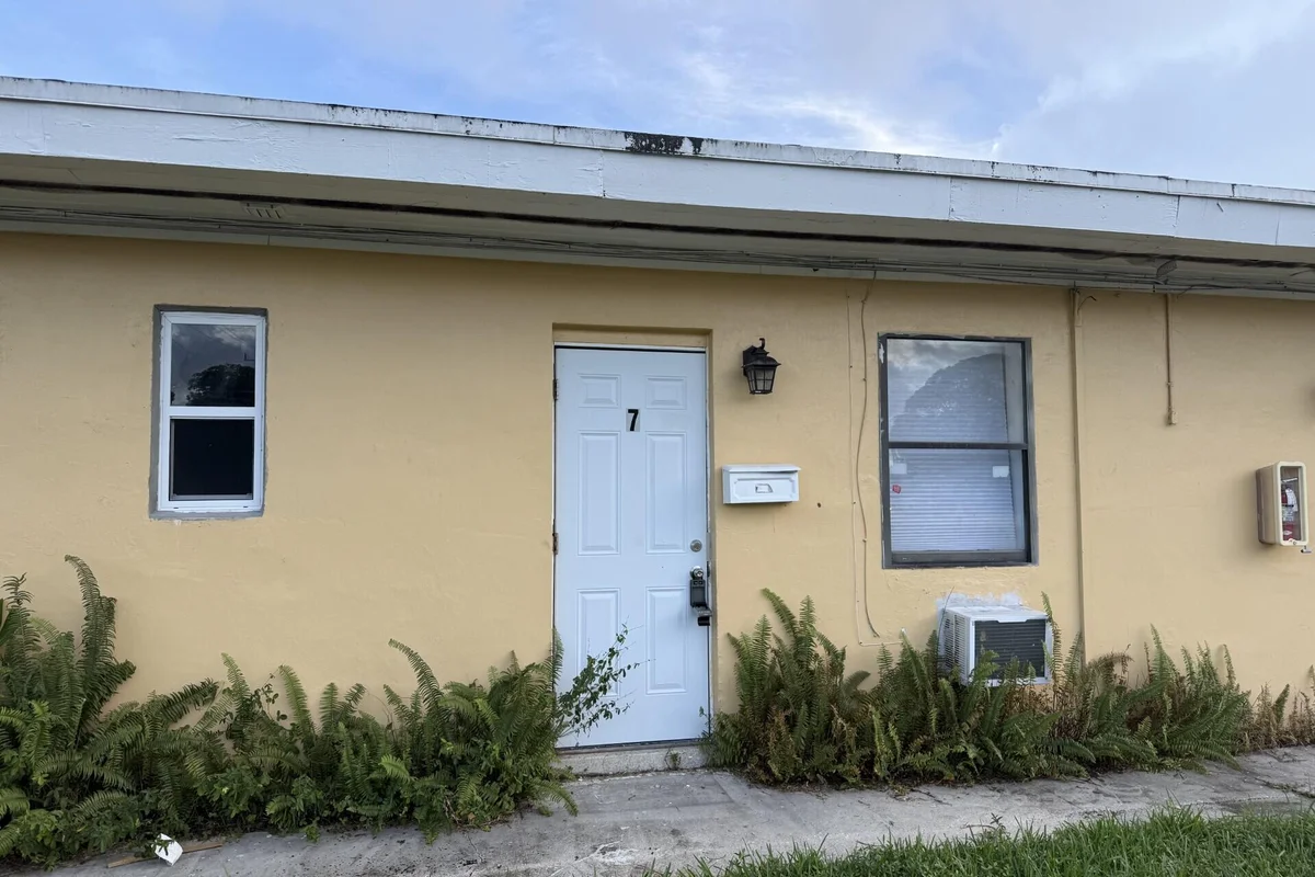 3300 Broadway Ave #7, West Palm Beach: photo 1 of 6