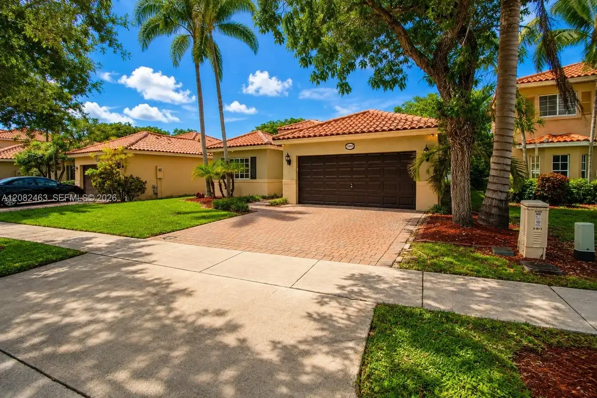 1680 NE 35th Ave, Homestead: photo 1 of 21