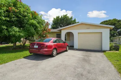 1060 NW 49th Ct, Deerfield Beach: photo 1 of 41