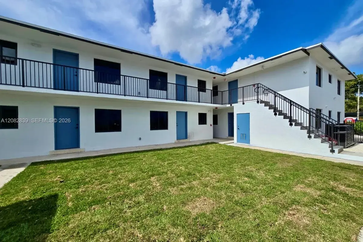 180 NE 57th St #2, Miami: photo 1 of 14
