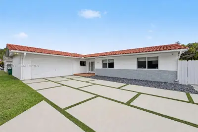 14111 SW 75th St, Miami: photo 1 of 37