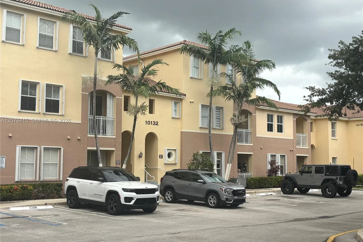 10132 NW 7th St #102, Miami: photo 1 of 15