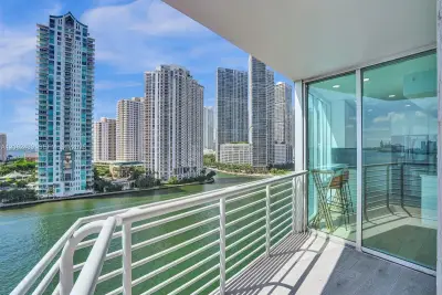 325 S Biscayne Blvd #1423, Miami: photo 1 of 45