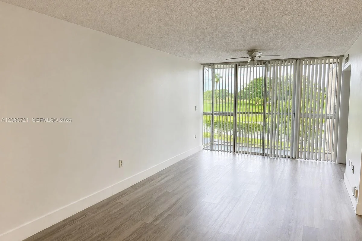 6955 NW 186th St #F205, Hialeah: photo 1 of 17