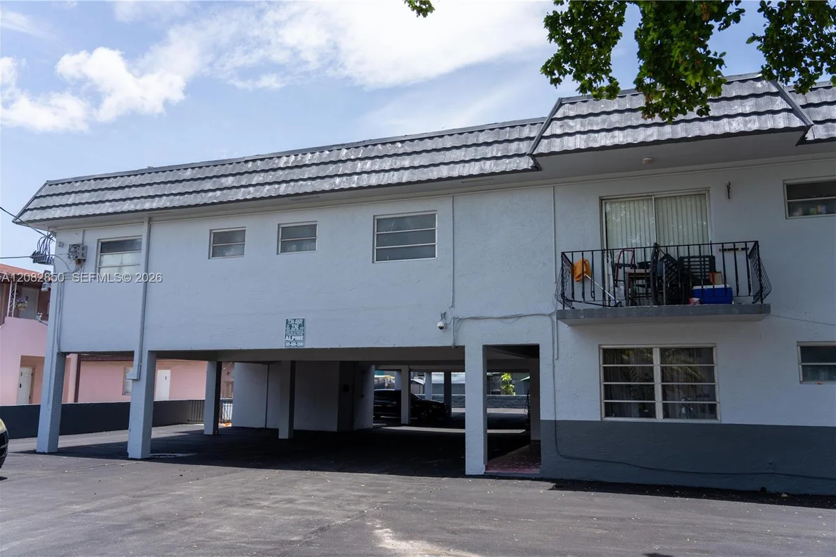 2712 W 10th Ave #1, Hialeah: photo 1 of 6
