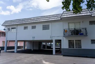 2712 W 10th Ave #1, Hialeah: photo 1 of 6