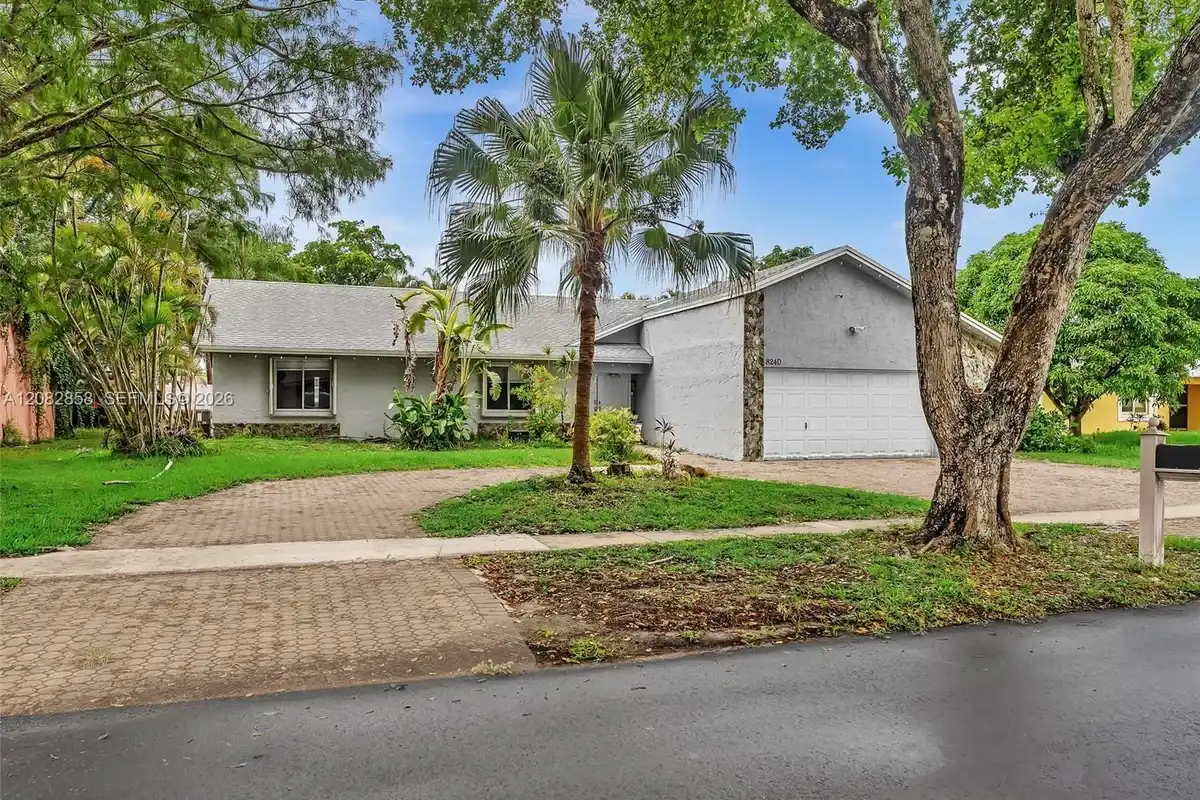 8240 NW 54th St, Lauderhill: photo 1 of 40
