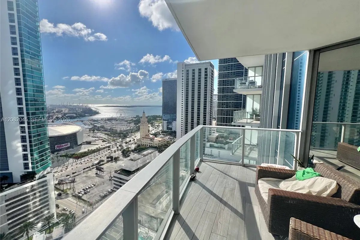 851 NE 1st Ave #2605, Miami: photo 1 of 49