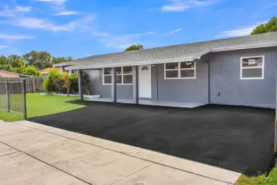 915 SW 3rd St, Boynton Beach: photo 1 of 22