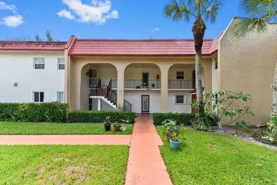 368 Lake Frances Dr, West Palm Beach: photo 1 of 22