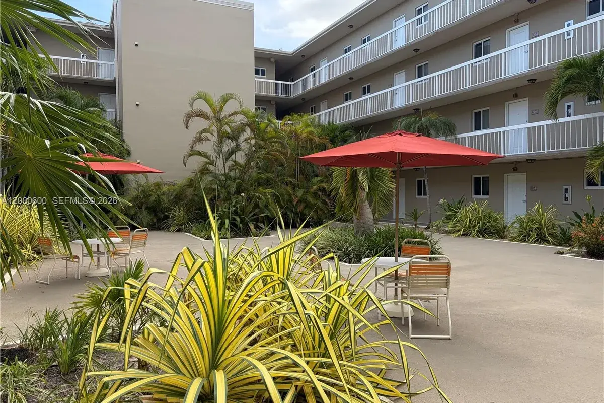 7703 Camino Real #A106, Miami: photo 1 of 23