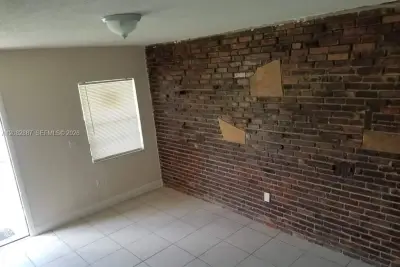 1200 NE 110th St #3, Miami: photo 1 of 11