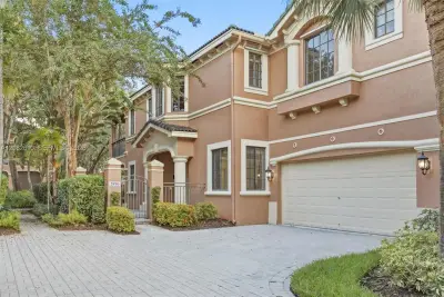 2890 Kinsington Cir, Weston: photo 1 of 35