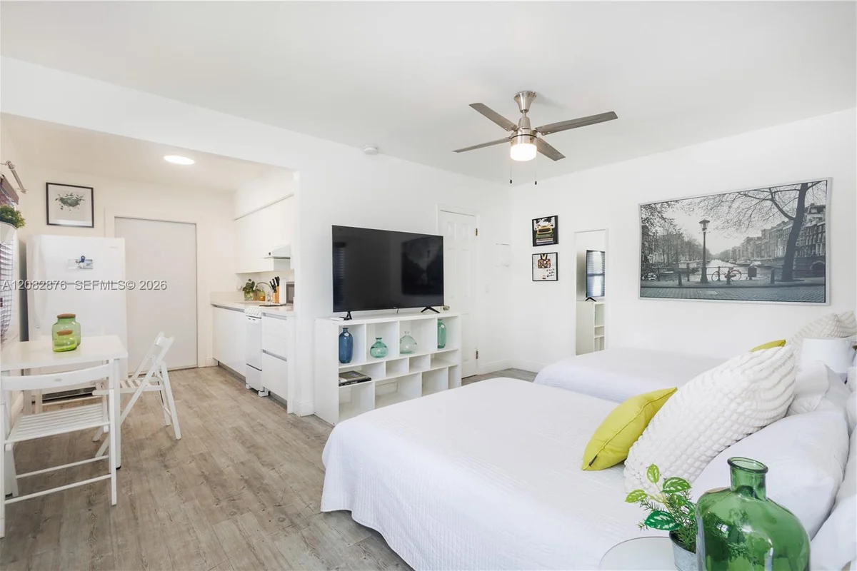 471 NE 37th St #1, Miami: photo 1 of 8