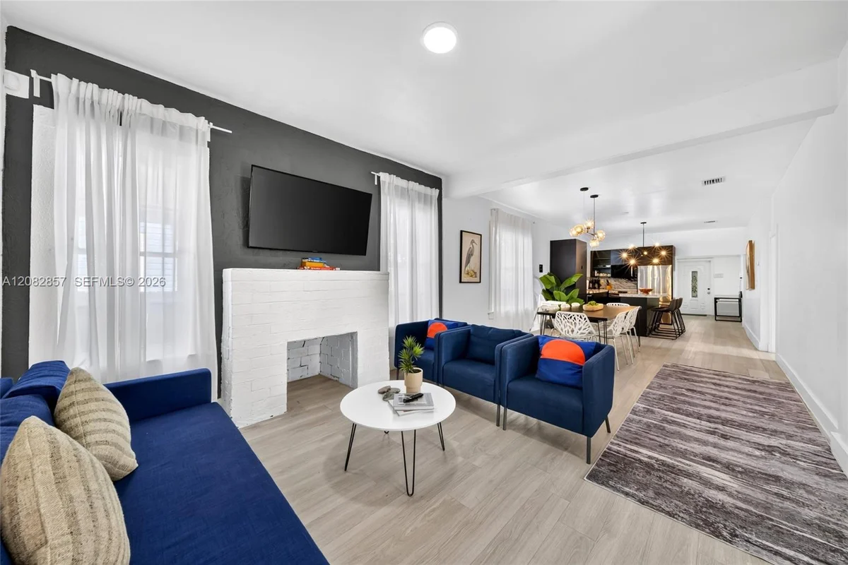 473 NE 61st St, Miami: photo 1 of 35
