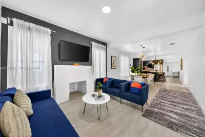 473 NE 61st St, Miami: photo 1 of 35