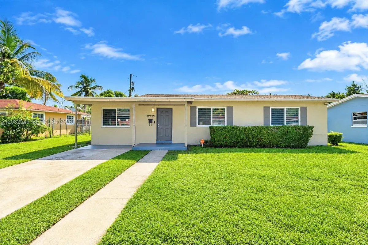19801 NE 1st Ave, Miami: photo 1 of 19