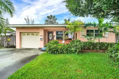 1106 S F St, Lake Worth Beach: photo 1 of 30