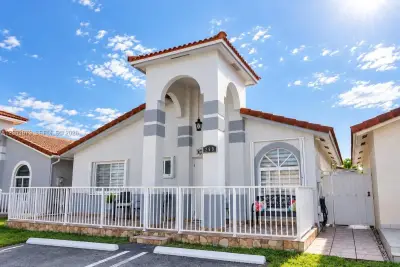 7001 W 35th Ave #290, Hialeah: photo 1 of 17