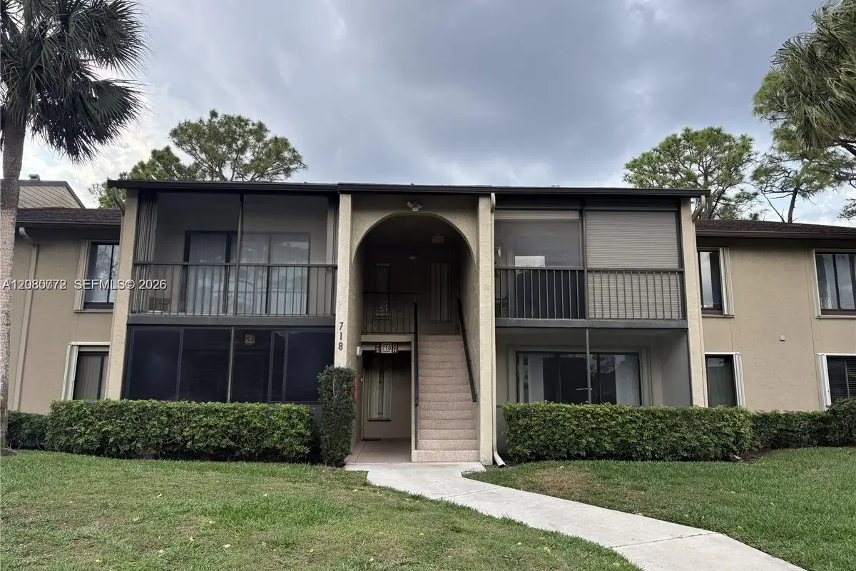 718 Sunny Pine Way #F2, Greenacres: photo 1 of 24