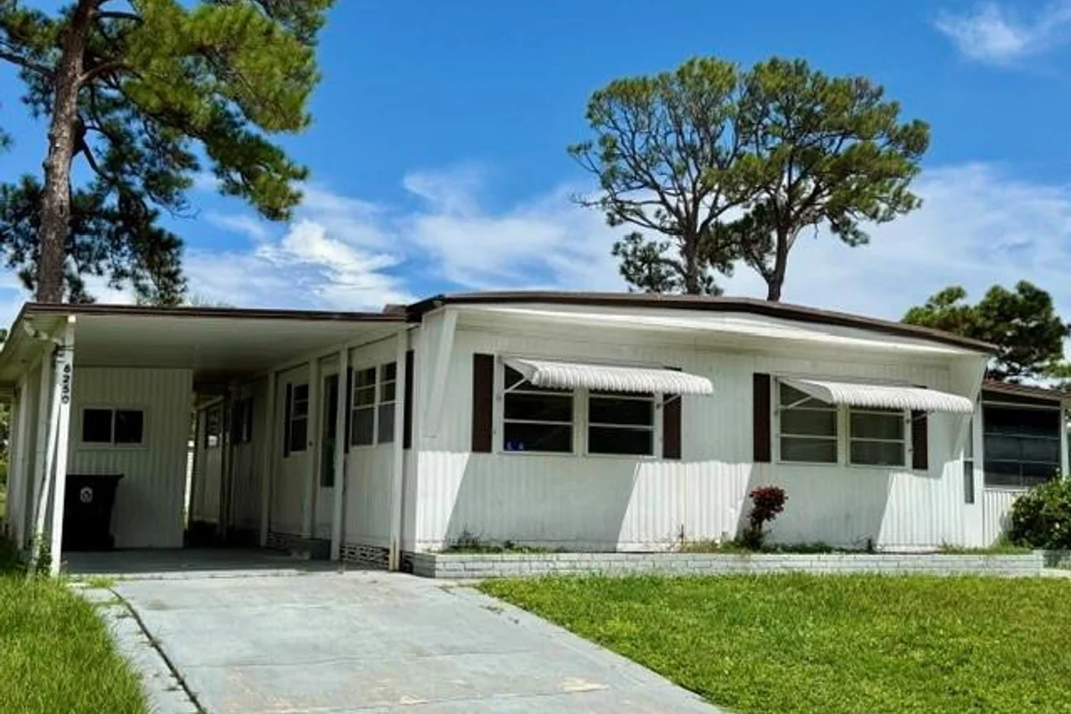 6250 Ficus Ln, Lantana: photo 1 of 43