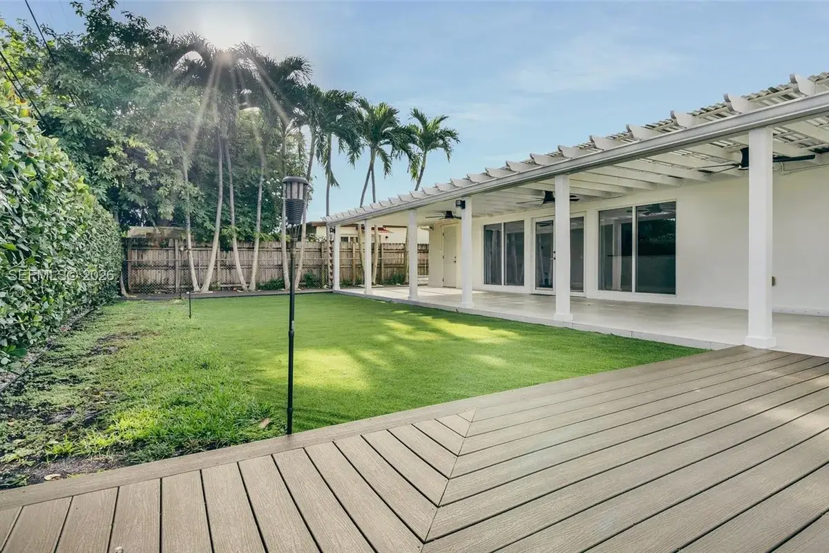 9710 SW 14th St, Miami: photo 1 of 33