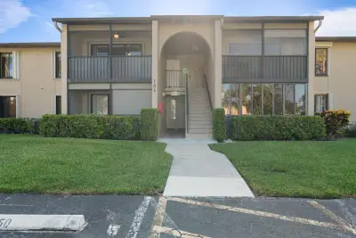 706 Sunny Pine Way #E2, Greenacres: photo 1 of 18