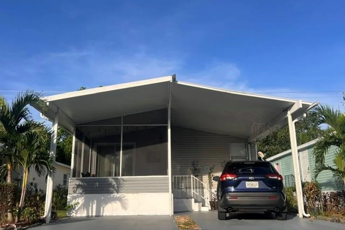 40 Plantation Blvd, Lake Worth: photo 1 of 32