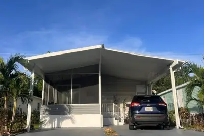 40 Plantation Blvd, Lake Worth: photo 1 of 32