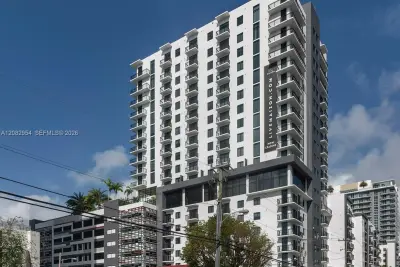 221 SW 12th St #603, Miami: photo 1 of 31