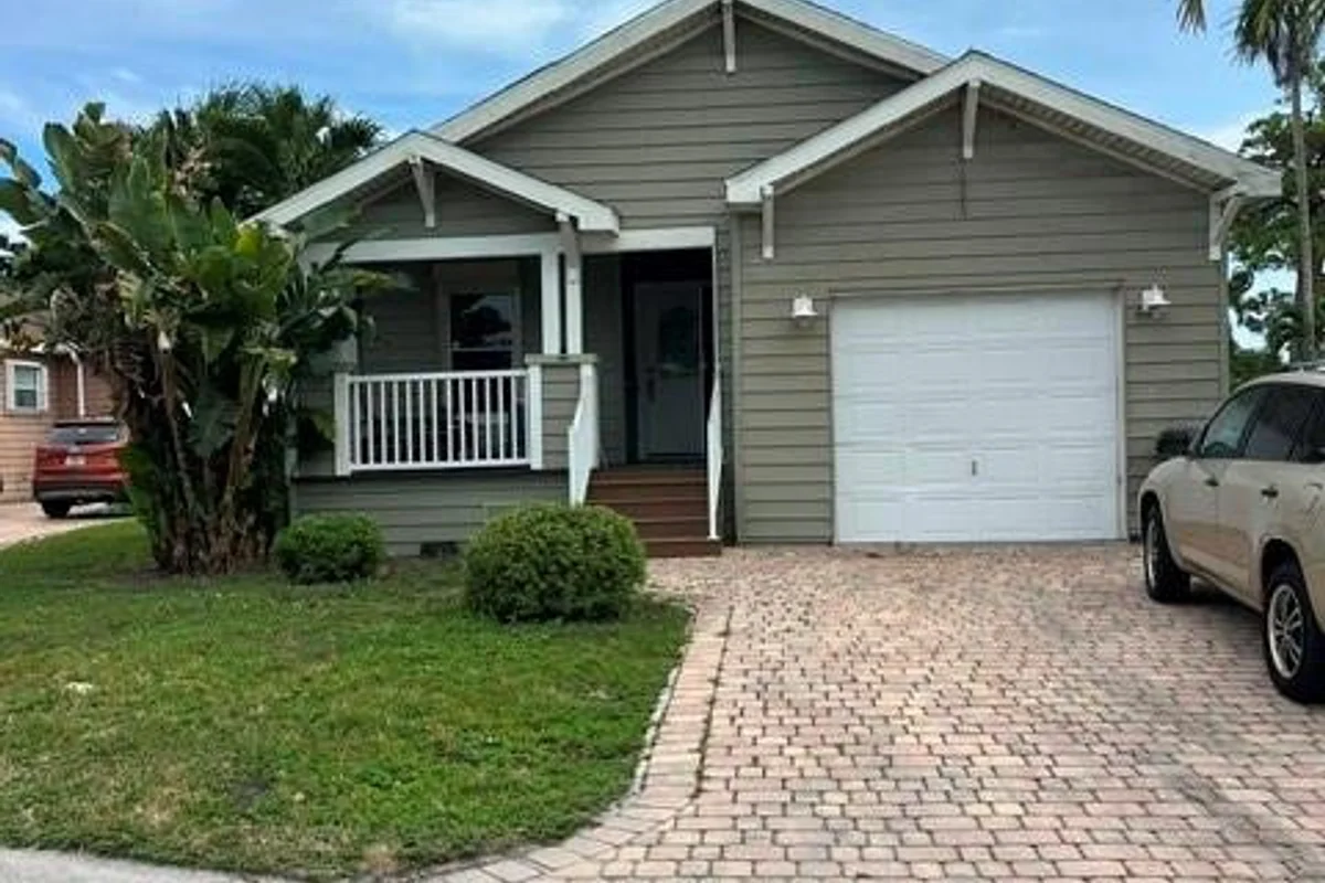 4080 5th Ave, Lantana: photo 1 of 14