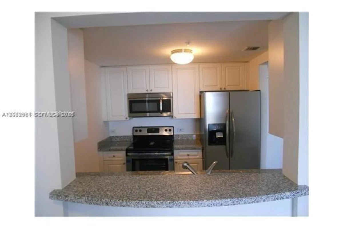 900 SW 8th St #1108, Miami: photo 1 of 2