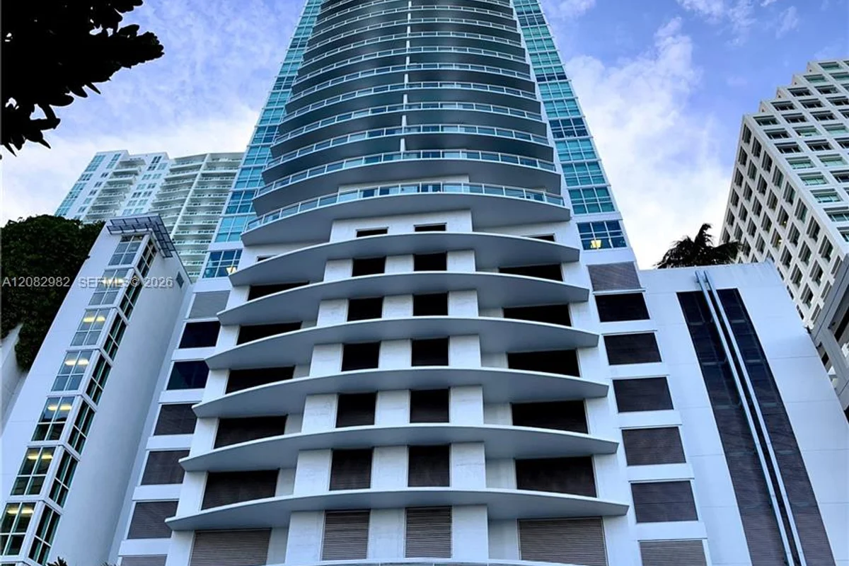 950 Brickell Bay Dr #4908, Miami: photo 1 of 18