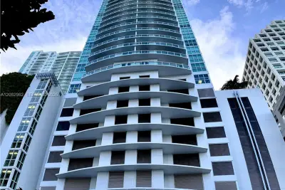 950 Brickell Bay Dr #4908, Miami: photo 1 of 18